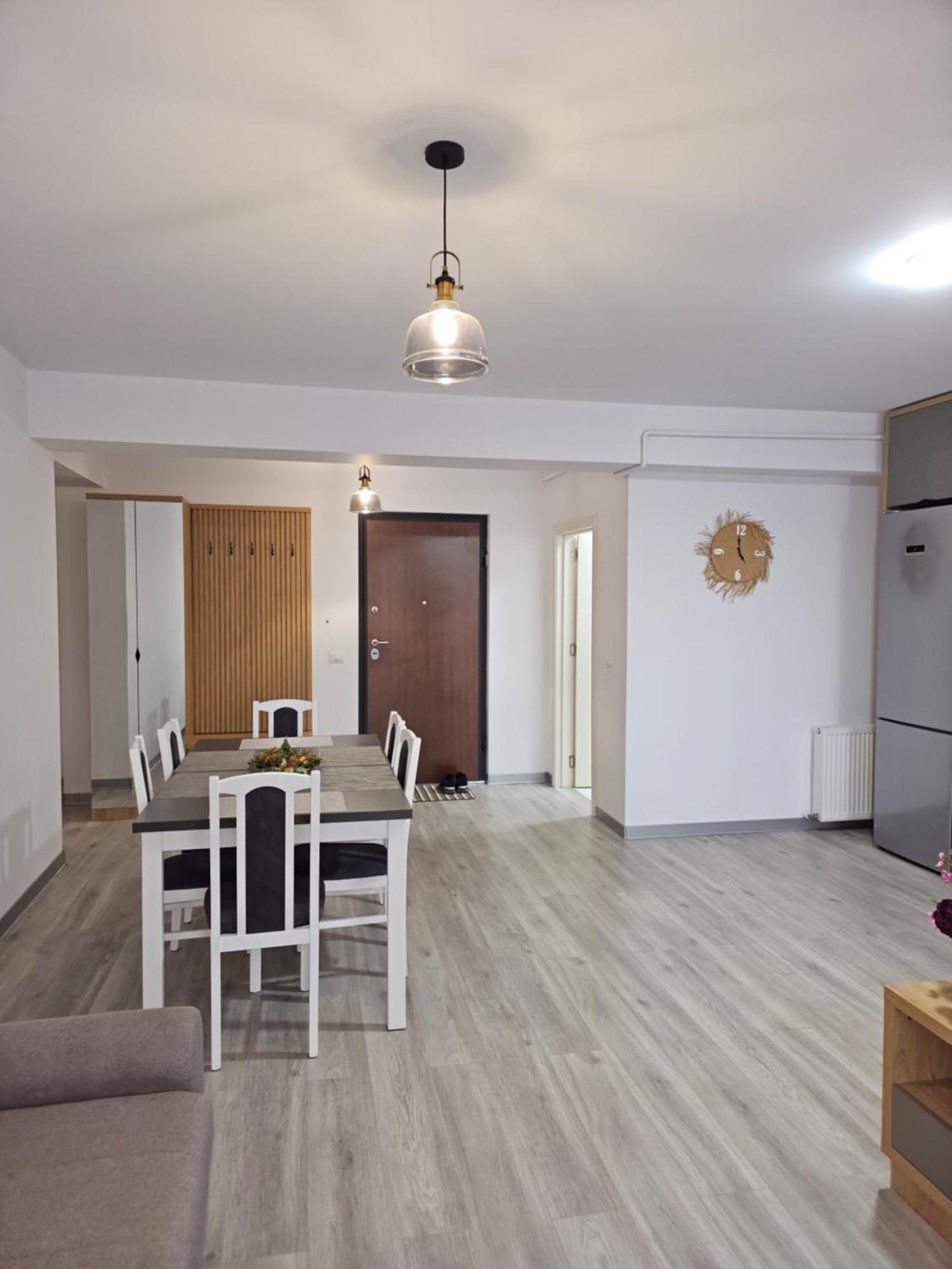 London Residence - Suceava City - Екстериор снимка